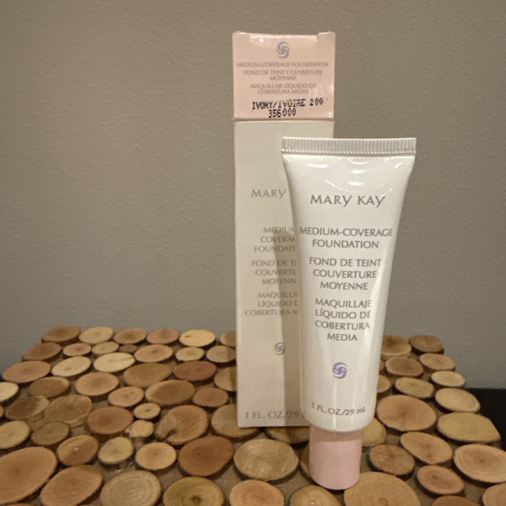 Mary Kay Medium Coverage Foundation IVORY 200 ~ Pink Cap #356000~ New Old Stock
